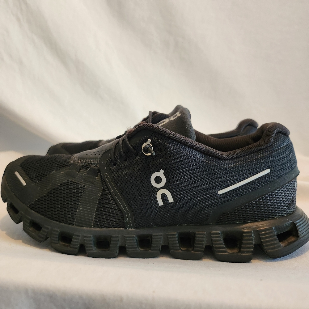 On Cloud 5  Women’s Running Shoe Sz 6.5